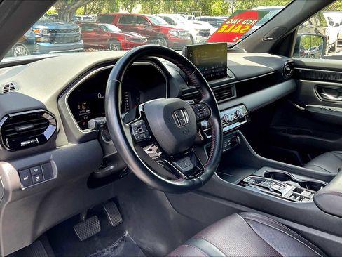 Used 2025 Honda Pilot Black Edition image 26