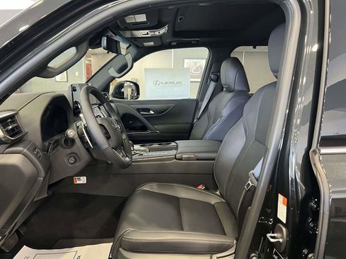 New 2026 Lexus LX 700h Luxury image 9