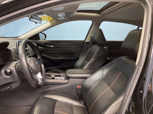Used 2022 Nissan Altima 2.5 SR w/ Midnight Edition Package image 9