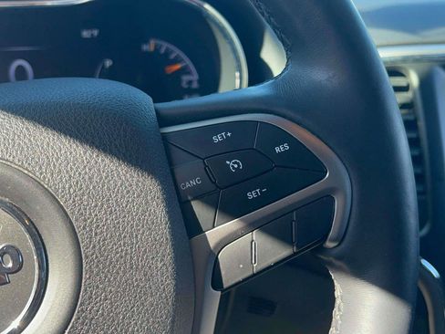 Used 2018 Jeep Grand Cherokee Altitude image 24