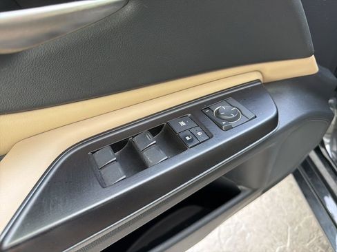 Used 2019 Lexus ES 300h w/ Premium Package image 7