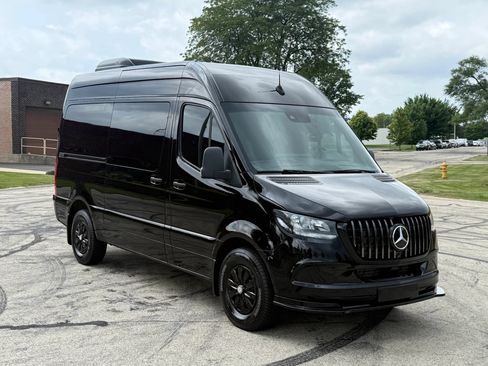 Used 2024 Mercedes-Benz Sprinter 2500 image 1