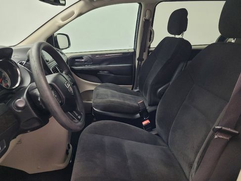 Used 2019 Dodge Grand Caravan SE FWD image 17