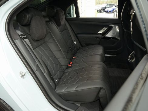 Used 2023 BMW 760i xDrive image 23