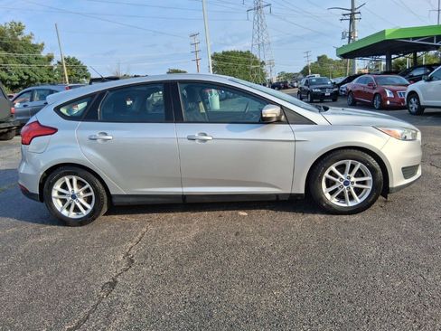 Used 2015 Ford Focus SE w/ Reverse Sensing Package FWD image 4