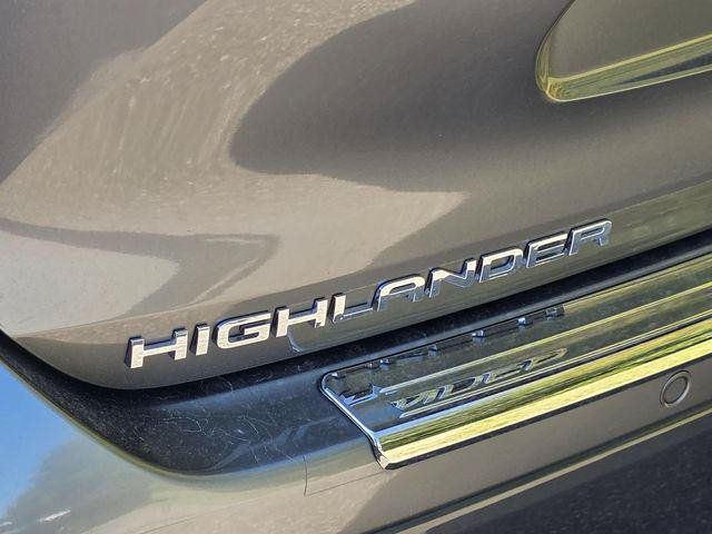 Certified 2026 Toyota Highlander Limited AWD/4WD image 15