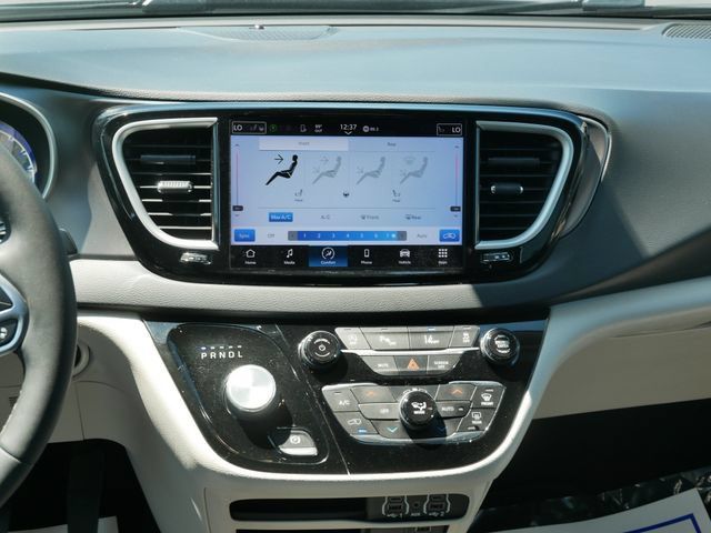 Used 2022 Chrysler Pacifica Touring-L FWD image 10