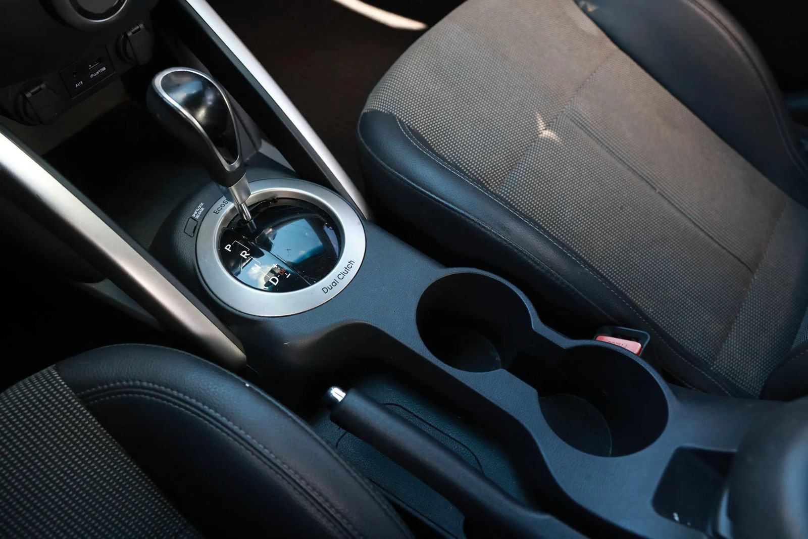Used 2013 Hyundai Veloster w/ Style Pkg FWD image 33