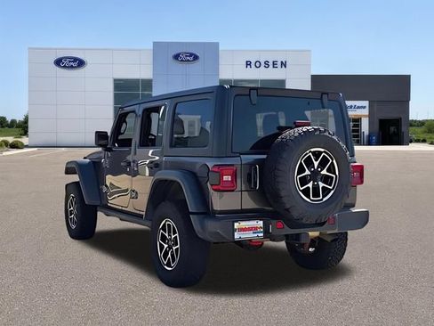 Used 2025 Jeep Wrangler Unlimited Rubicon AWD/4WD image 4