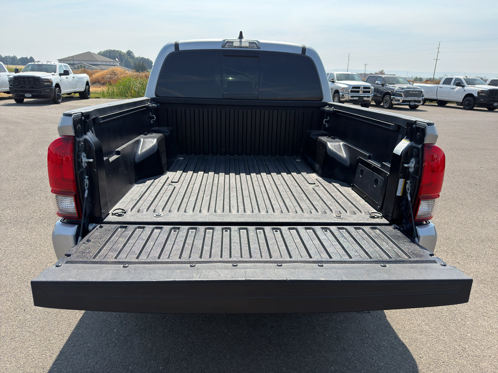Used 2023 Toyota Tacoma SR5 w/ Technology Package AWD/4WD image 18