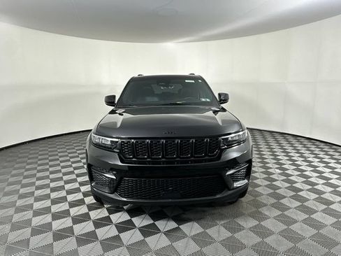 Certified 2025 Jeep Grand Cherokee Altitude AWD/4WD image 25
