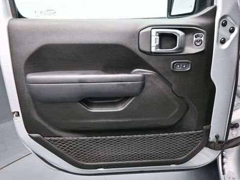 Used 2024 Jeep Gladiator Sport AWD/4WD image 10