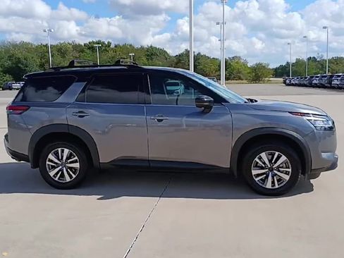 Used 2023 Nissan Pathfinder SL w/ Lighting Package (N92) image 9