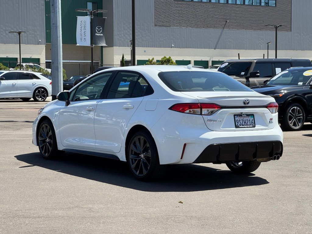 Used 2025 Toyota Corolla SE w/ SE Premium Package FWD image 31