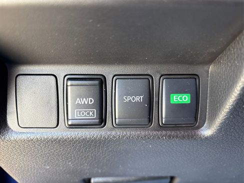 Used 2020 Nissan Rogue SV image 33