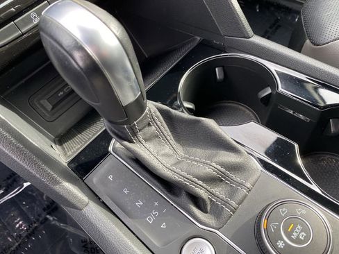 Used 2021 Volkswagen Atlas Cross Sport SEL Premium image 23