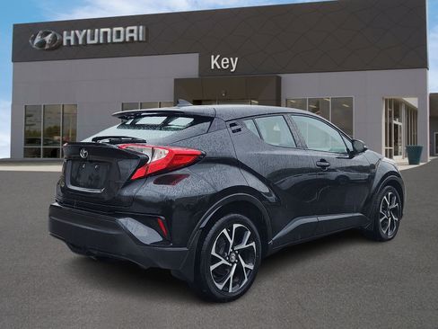 Used 2021 Toyota C-HR XLE FWD image 4
