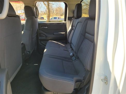 Used 2023 Nissan Frontier SV w/ Tow Package image 11