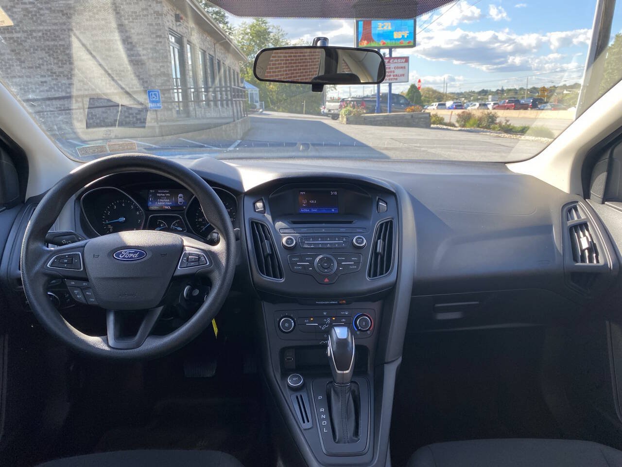 Used 2015 Ford Focus SE FWD image 22