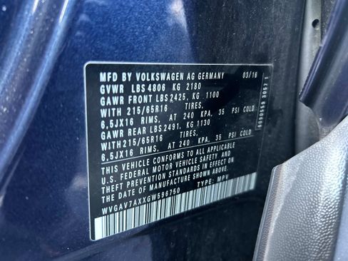 Used 2016 Volkswagen Tiguan SE image 32