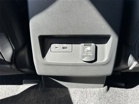 Used 2024 Nissan Frontier SL w/ Technology Package image 13