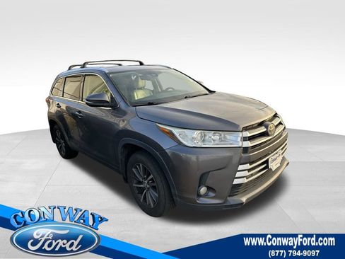Used 2017 Toyota Highlander XLE image 1