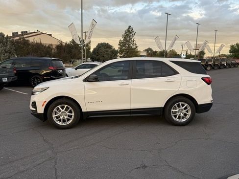 Used 2022 Chevrolet Equinox LS w/ LS Convenience Package image 9