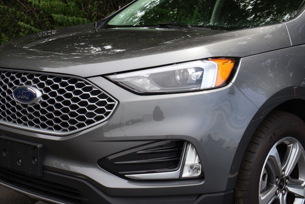 Used 2024 Ford Edge SEL w/ Convenience Package AWD/4WD image 3