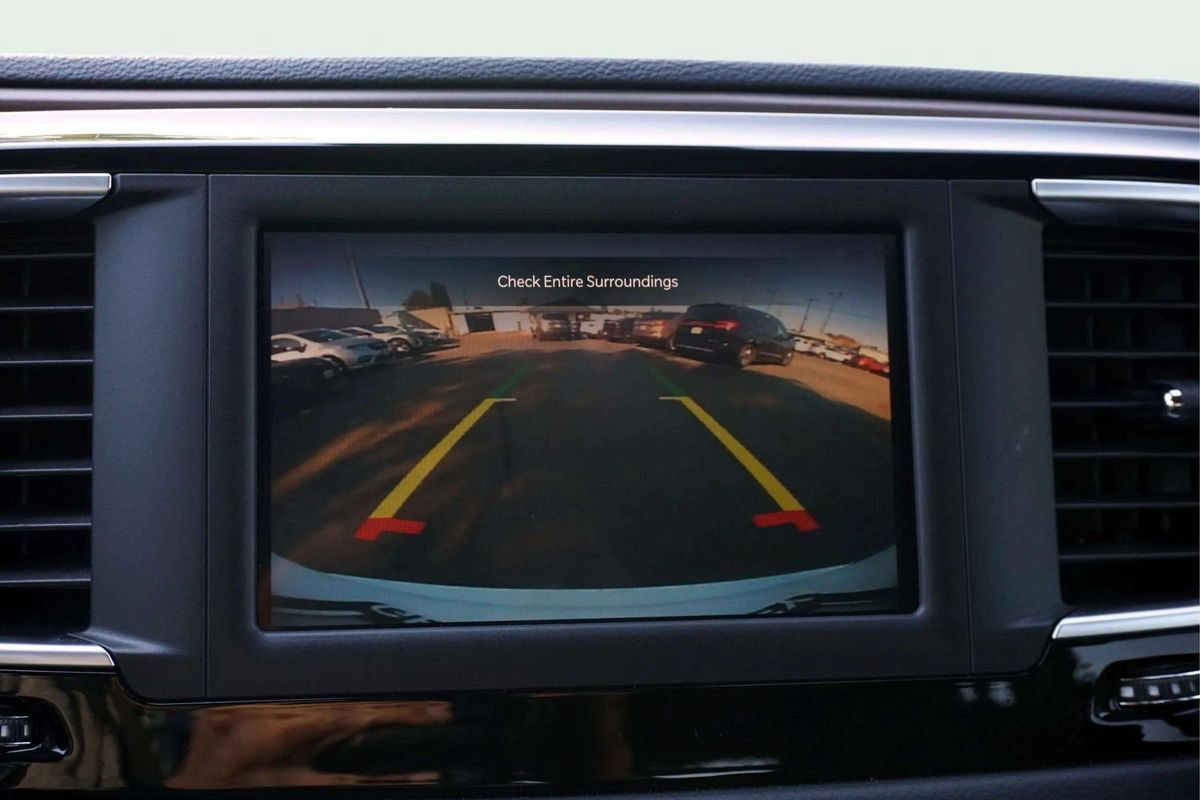 Used 2023 Chrysler Voyager LX FWD image 28