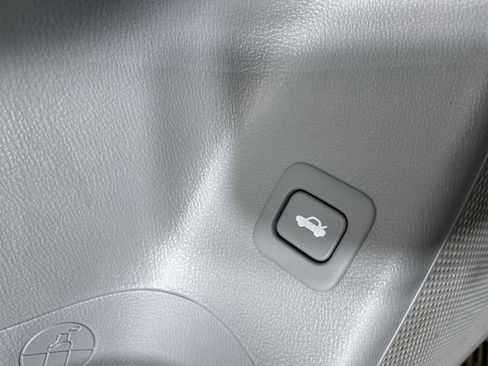 Used 2010 Hyundai Elantra GLS image 24