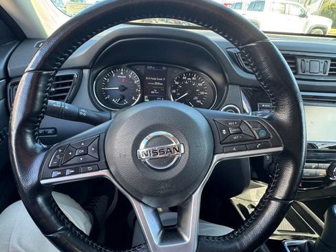 Used 2020 Nissan Rogue SV w/ Sun & Sound Touring Package image 13