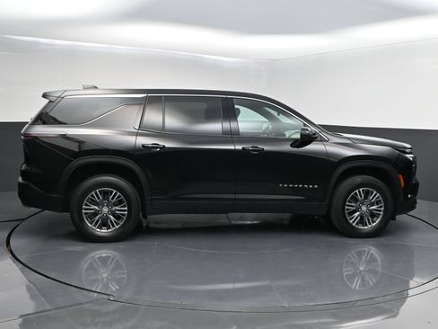 Used 2024 Chevrolet Traverse LS FWD image 8