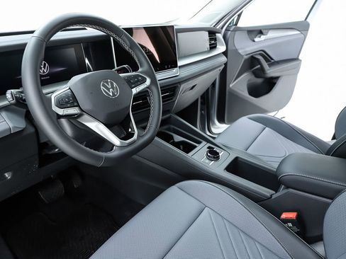 New 2026 Volkswagen Tiguan SE image 19