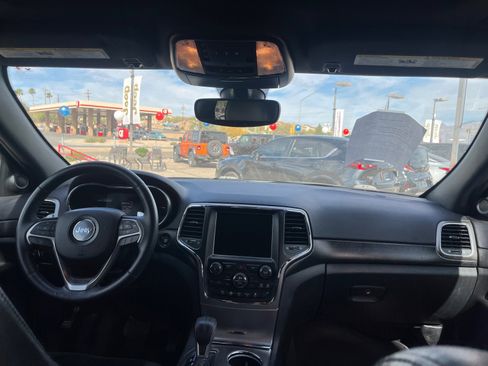 Used 2017 Jeep Grand Cherokee Altitude image 20