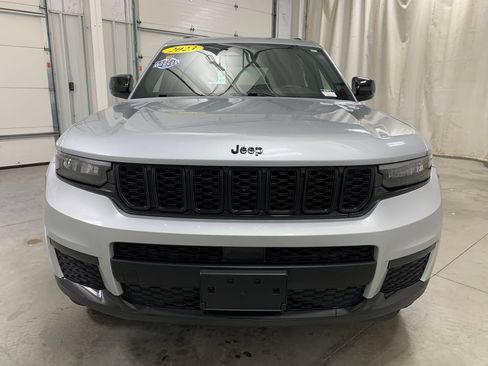Used 2023 Jeep Grand Cherokee L Laredo AWD/4WD image 31