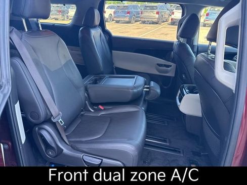 Used 2024 Kia Carnival EX FWD image 7