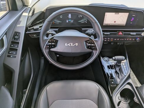 Certified 2024 Kia Niro EX FWD image 15
