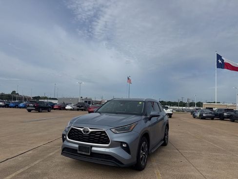 Used 2021 Toyota Highlander XLE FWD image 7