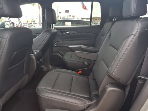 Used 2025 Chevrolet Traverse LT AWD/4WD image 24