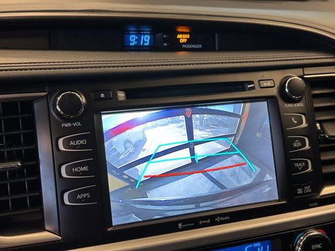 Used 2019 Toyota Highlander SE AWD/4WD image 13