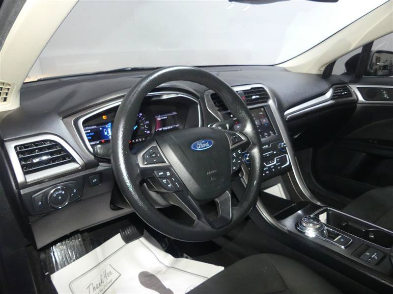Used 2019 Ford Fusion SE FWD image 21