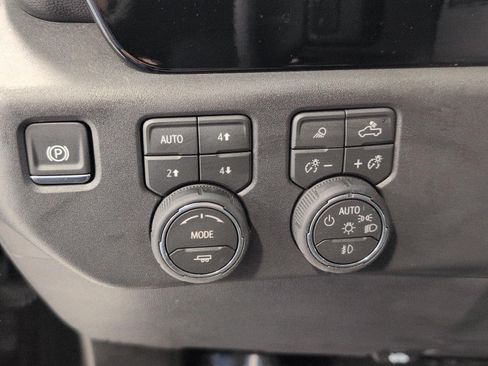 Used 2026 Chevrolet Silverado 1500 LT Trail Boss w/ LT Trail Boss Premium Package AWD/4WD image 10