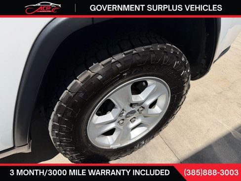 Used 2014 Jeep Grand Cherokee Laredo w/ Quick Order Package 23E AWD/4WD image 9
