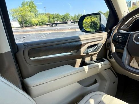 Used 2023 GMC Yukon XL Denali AWD/4WD image 22
