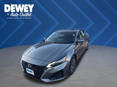 Used 2023 Nissan Altima 2.5 SV w/ SV Premium Package image 1