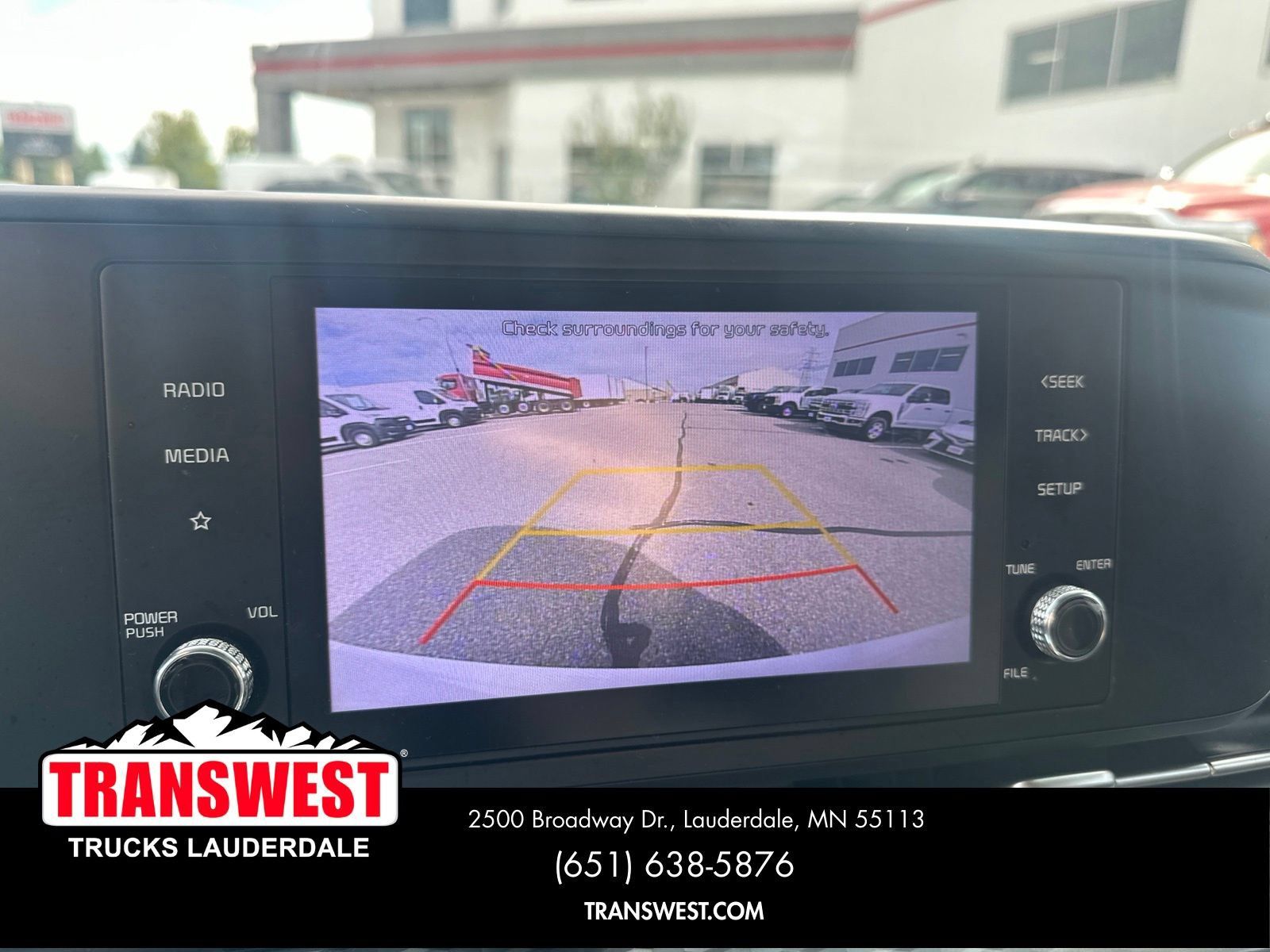 Used 2022 Kia Carnival LX FWD image 18
