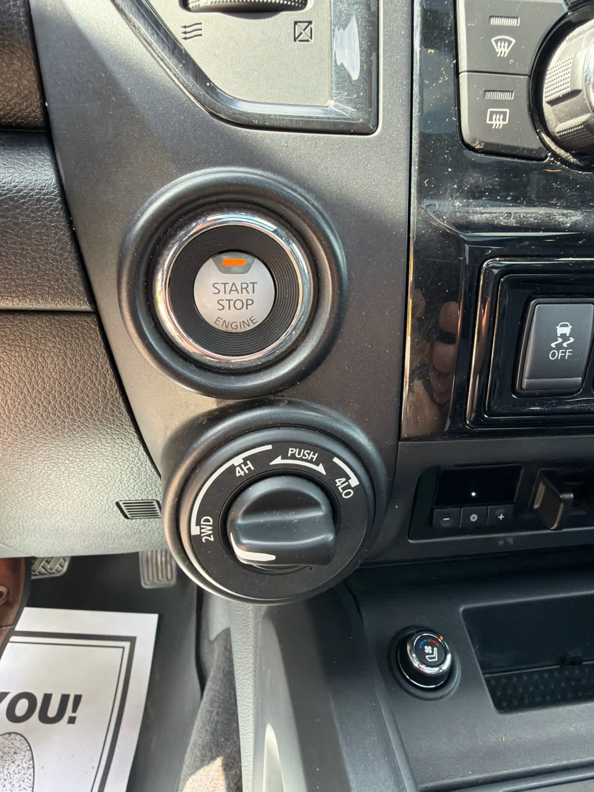 Used 2021 Nissan Titan PRO-4X w/ Pro-4x Convenience Package AWD/4WD image 17