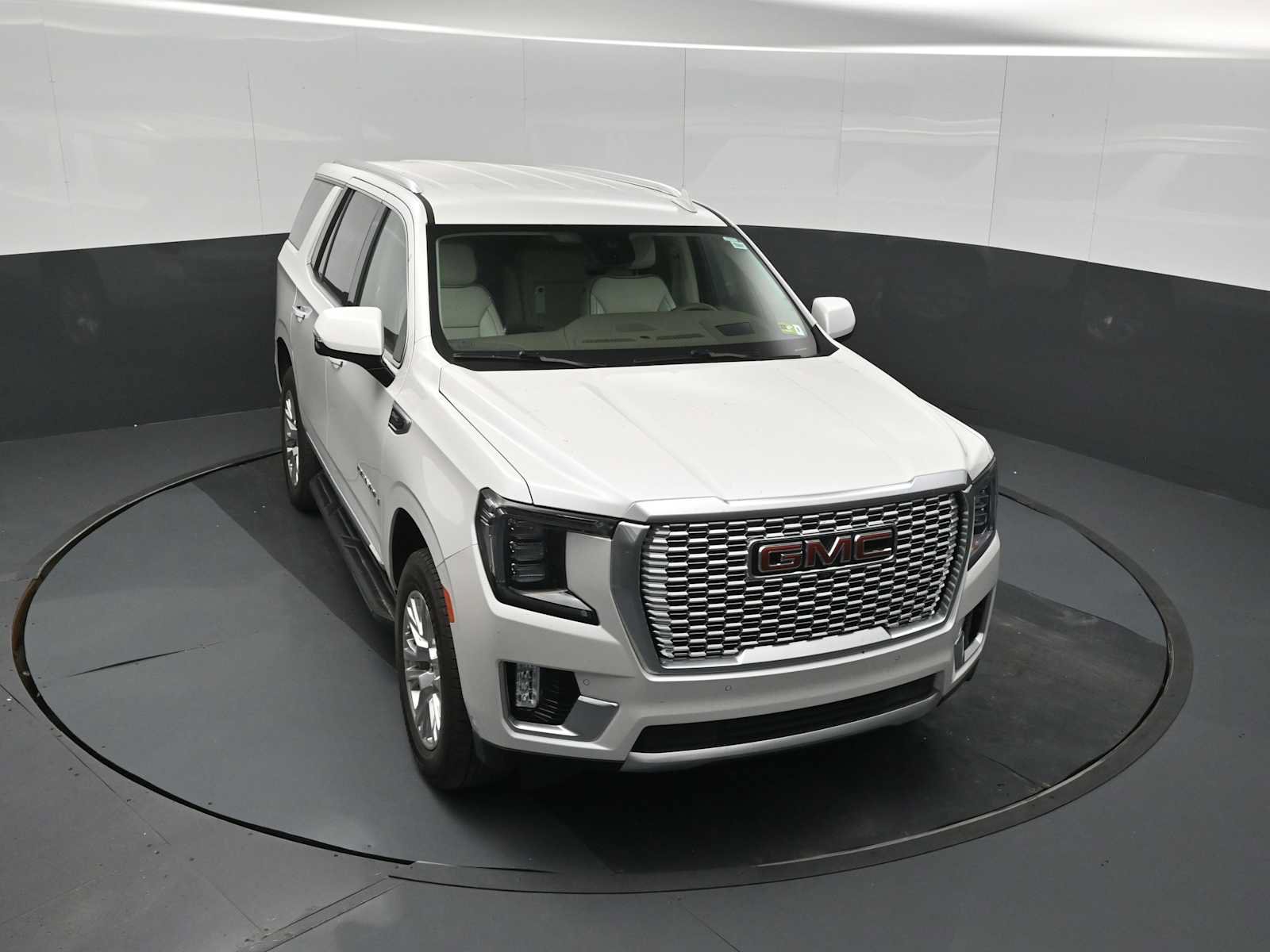Used 2024 GMC Yukon Denali w/ Advanced Technology Package AWD/4WD image 18