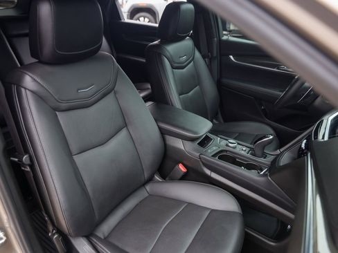 Used 2022 Cadillac XT5 Sportv w/ Technology Package image 32