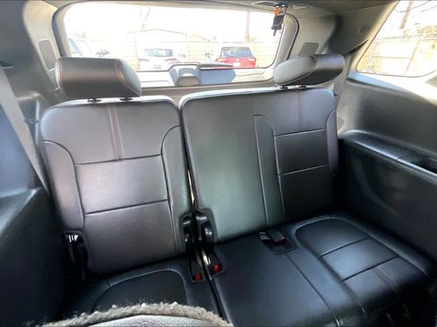 Used 2023 Chevrolet Traverse RS image 35